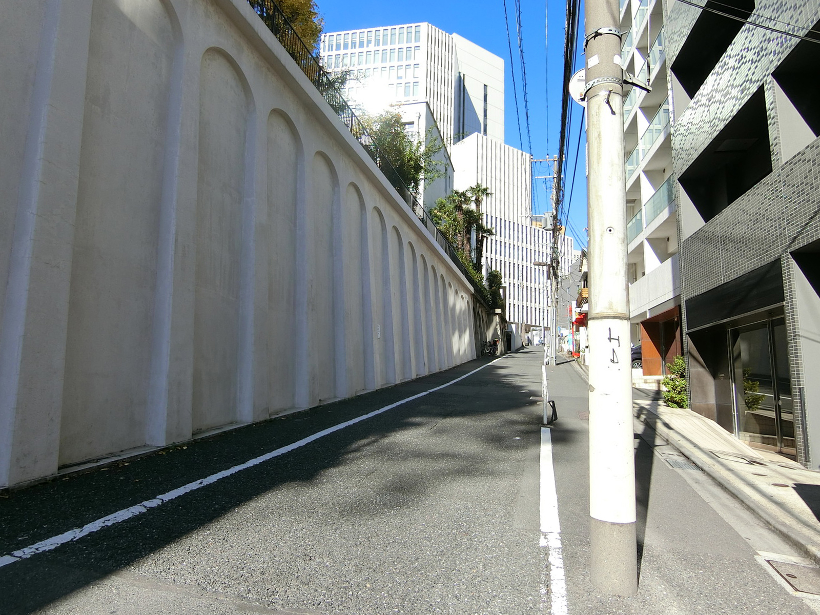 三和麹町第2ビル前面の通り