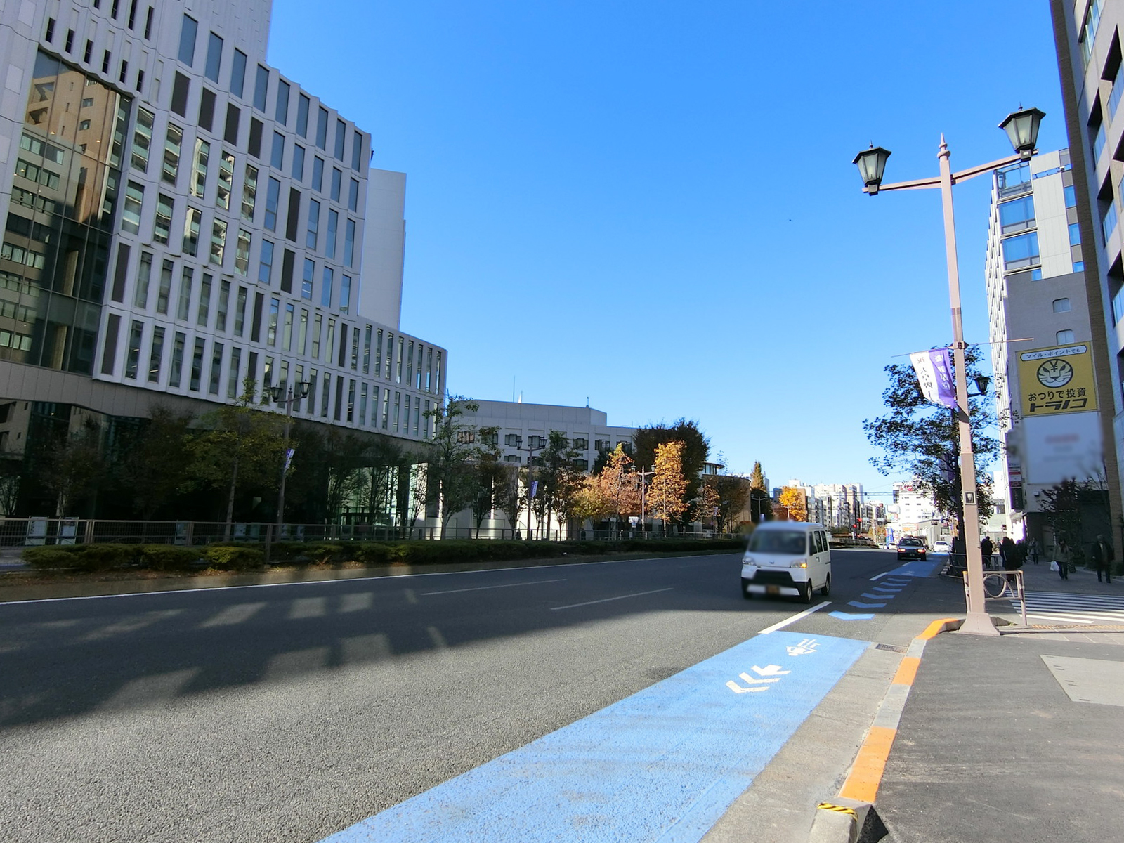 近くの新宿通り