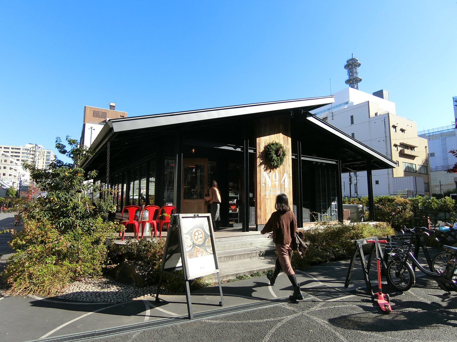 ビル前のカフェ No.4