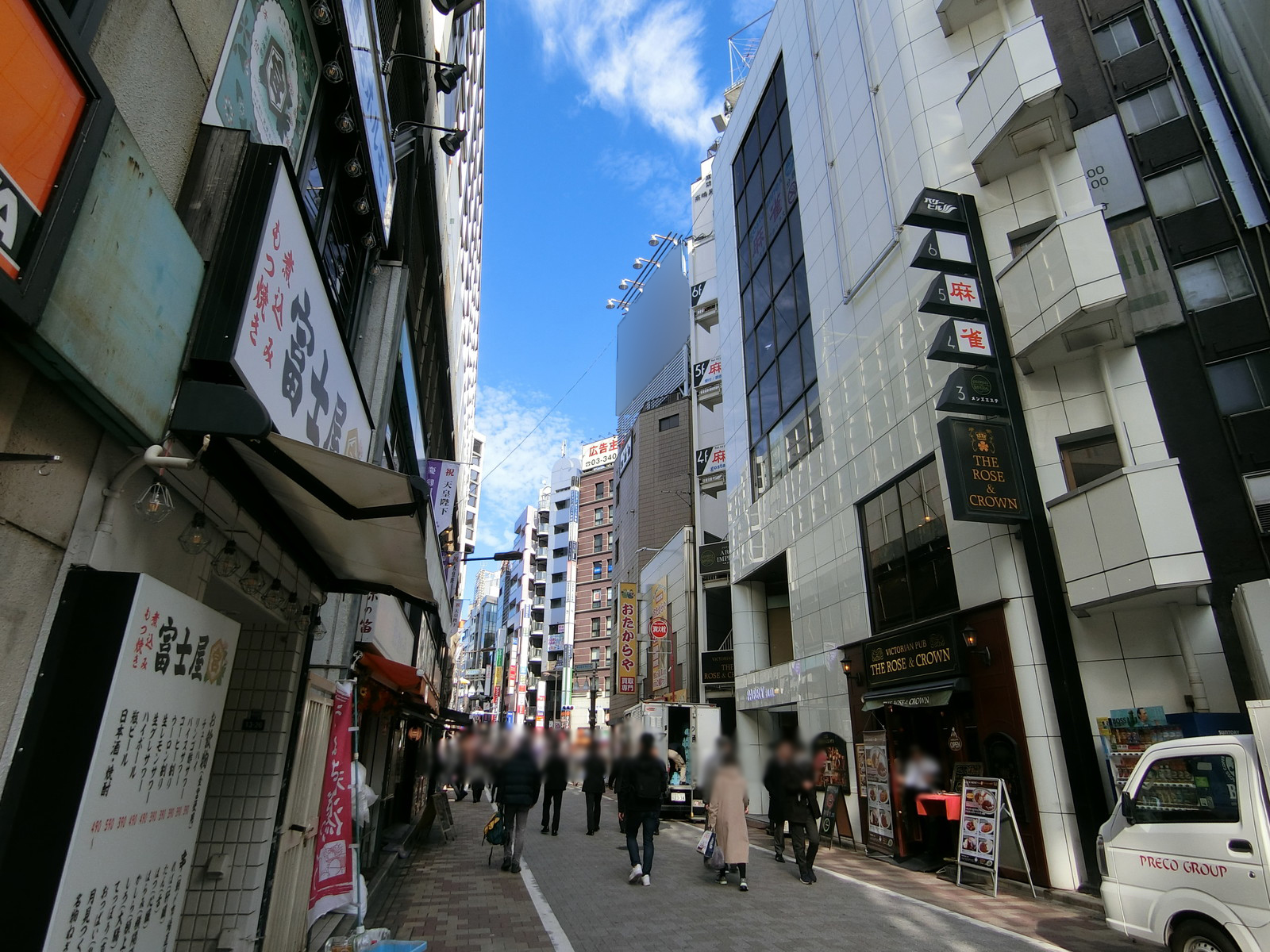 パリービル前面の通り