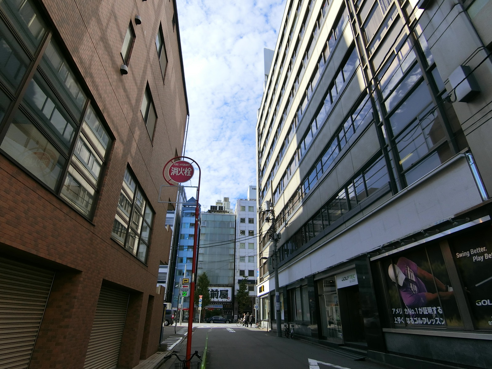 林精密ビル前面の通り
