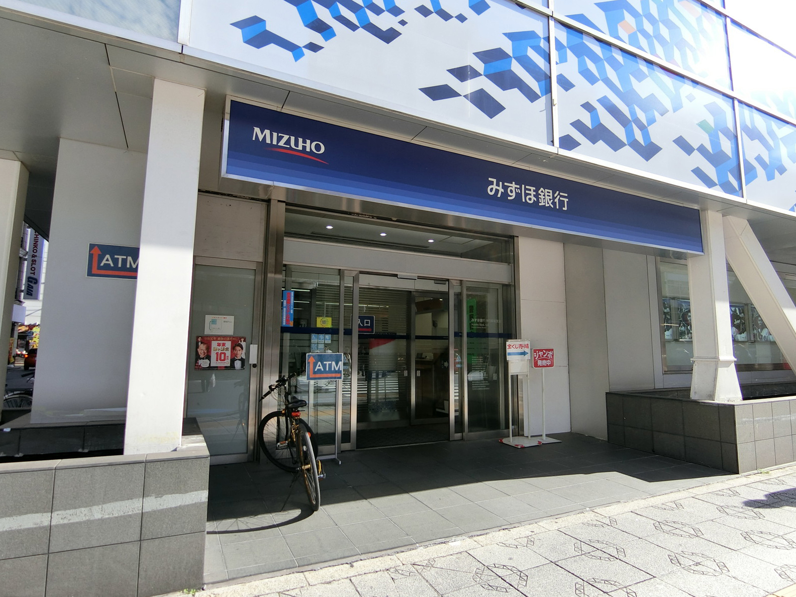付近のみずほ銀行 神田駅前支店