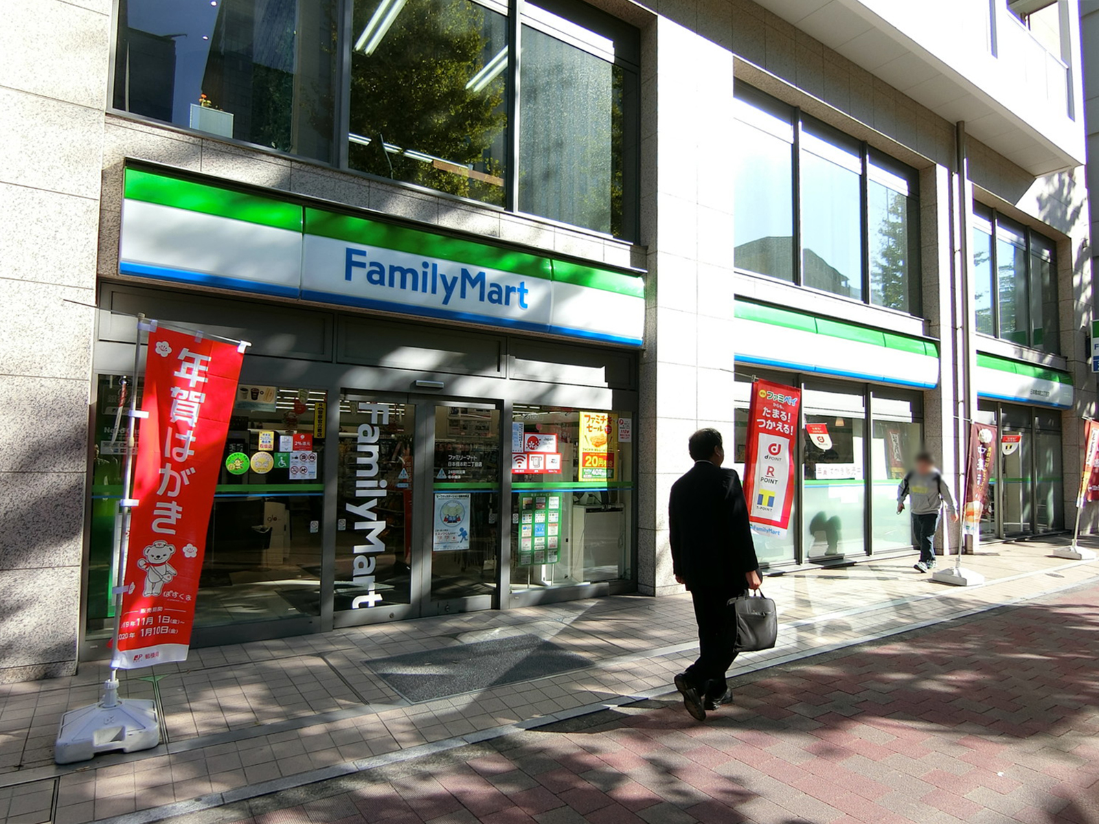 徒歩2分のファミリーマート日本橋本町二丁目店