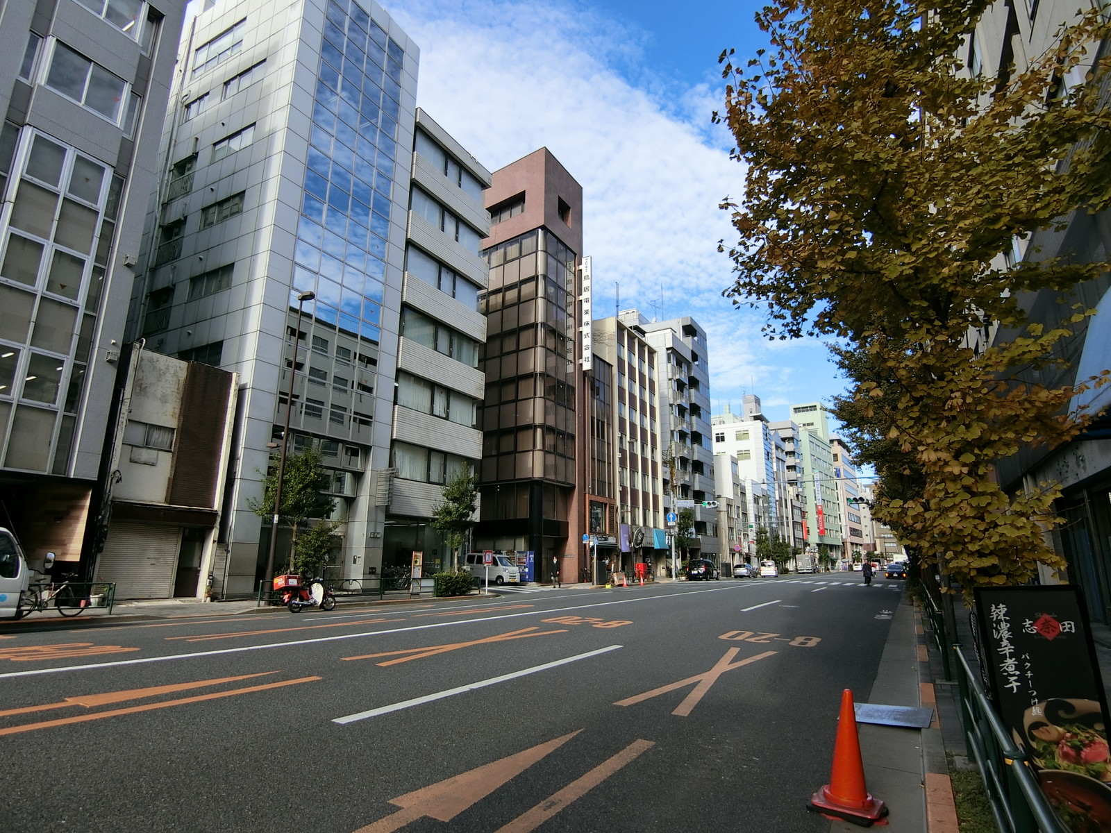 周辺のオフィス街の様子
