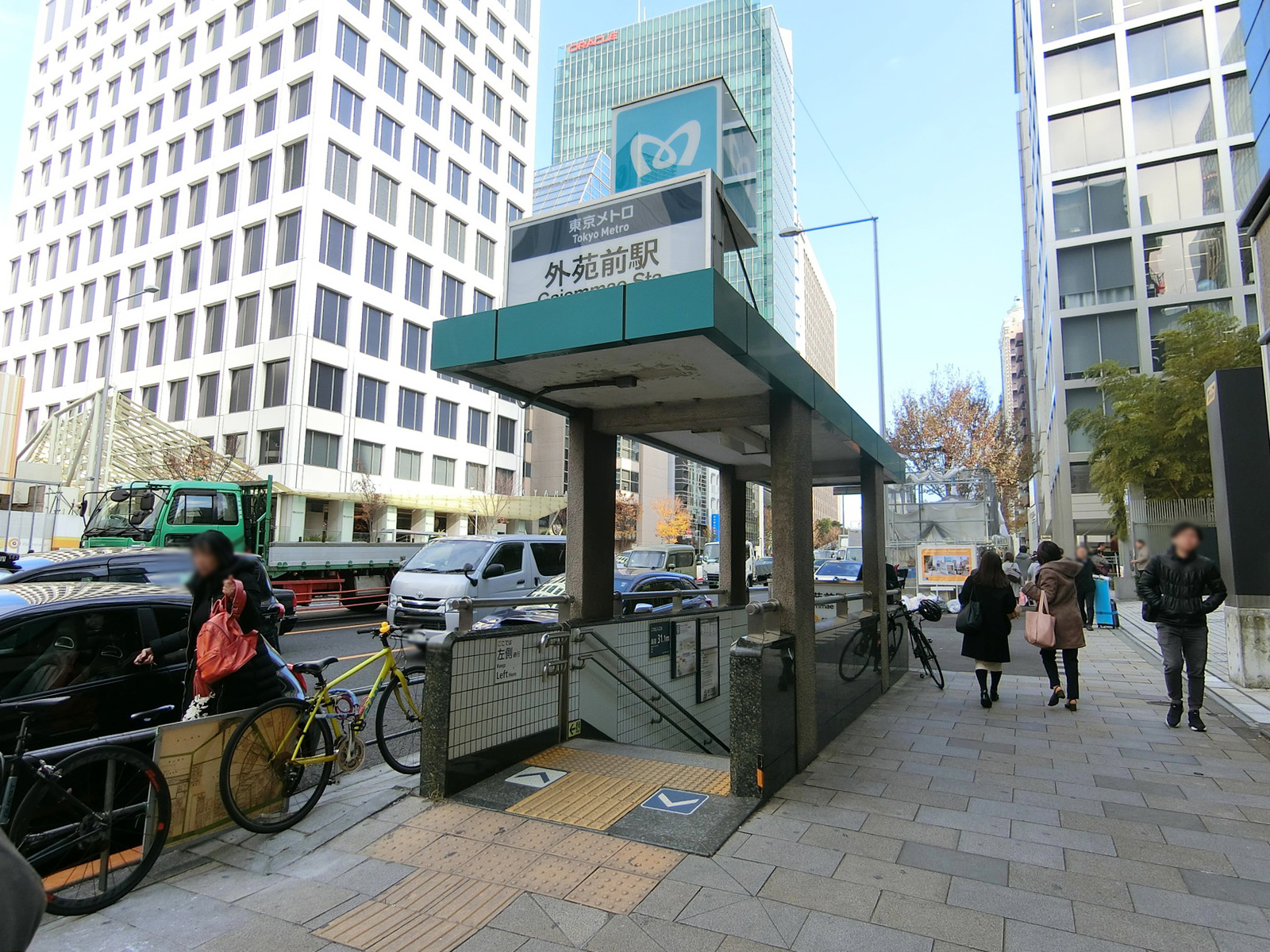 最寄りの「外苑前駅」