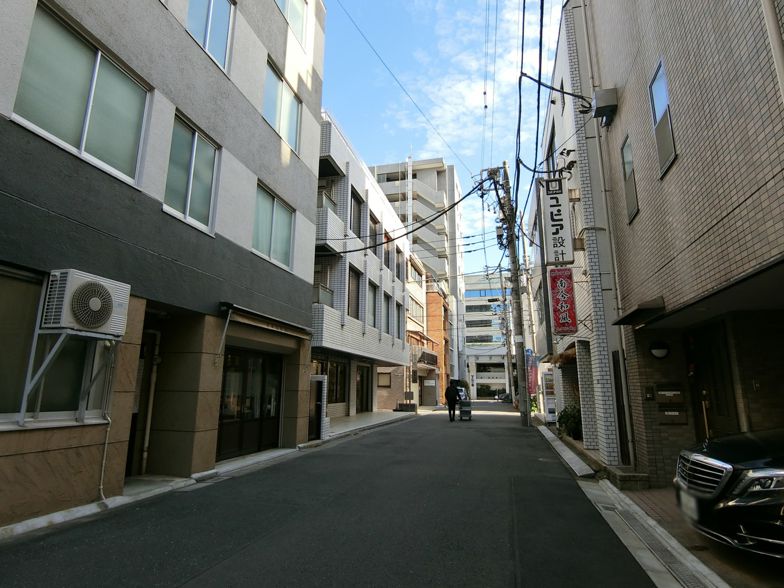 ユニオンビル前面の通り