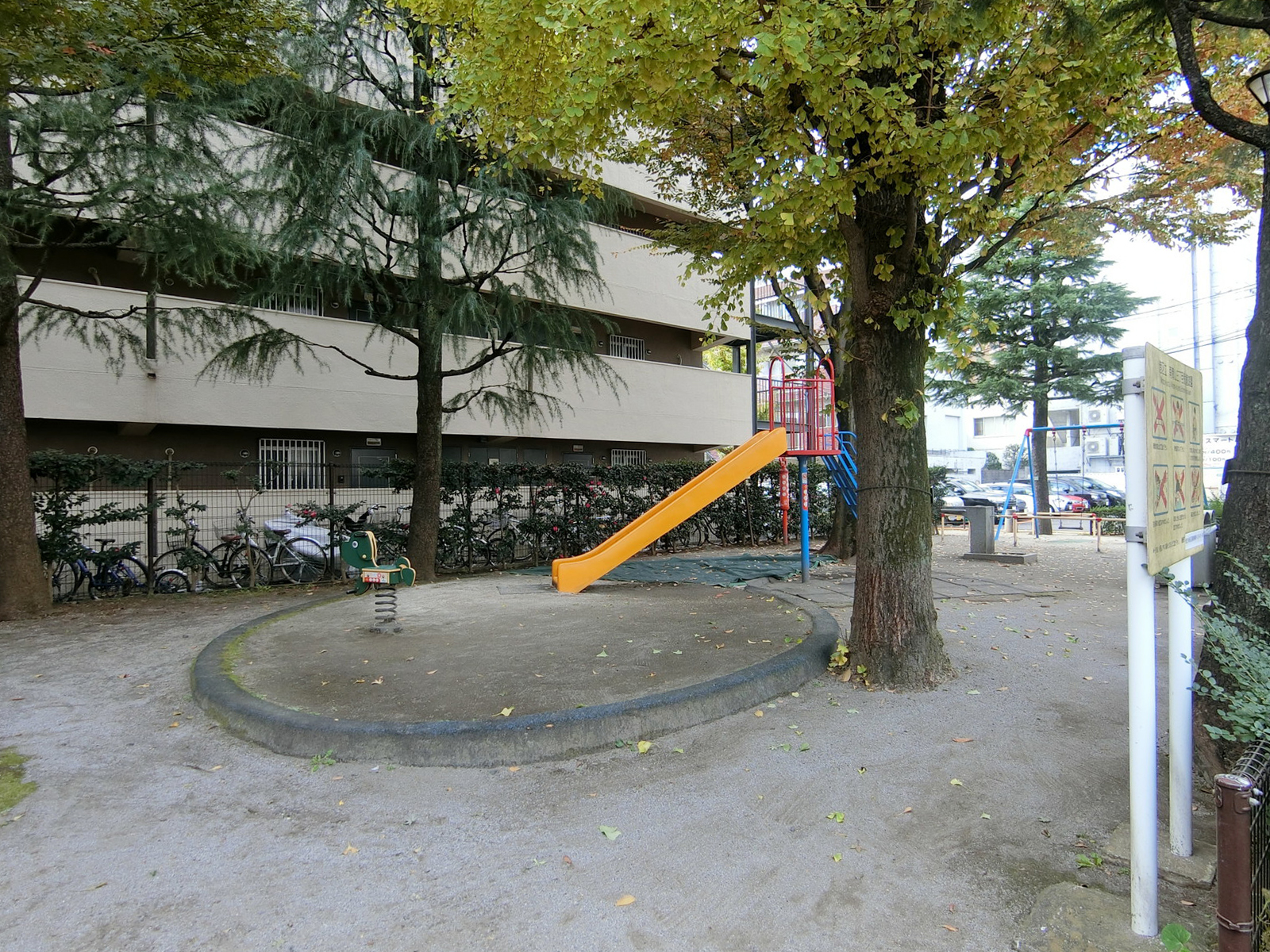 徒歩2分の南青山三丁目児童遊園