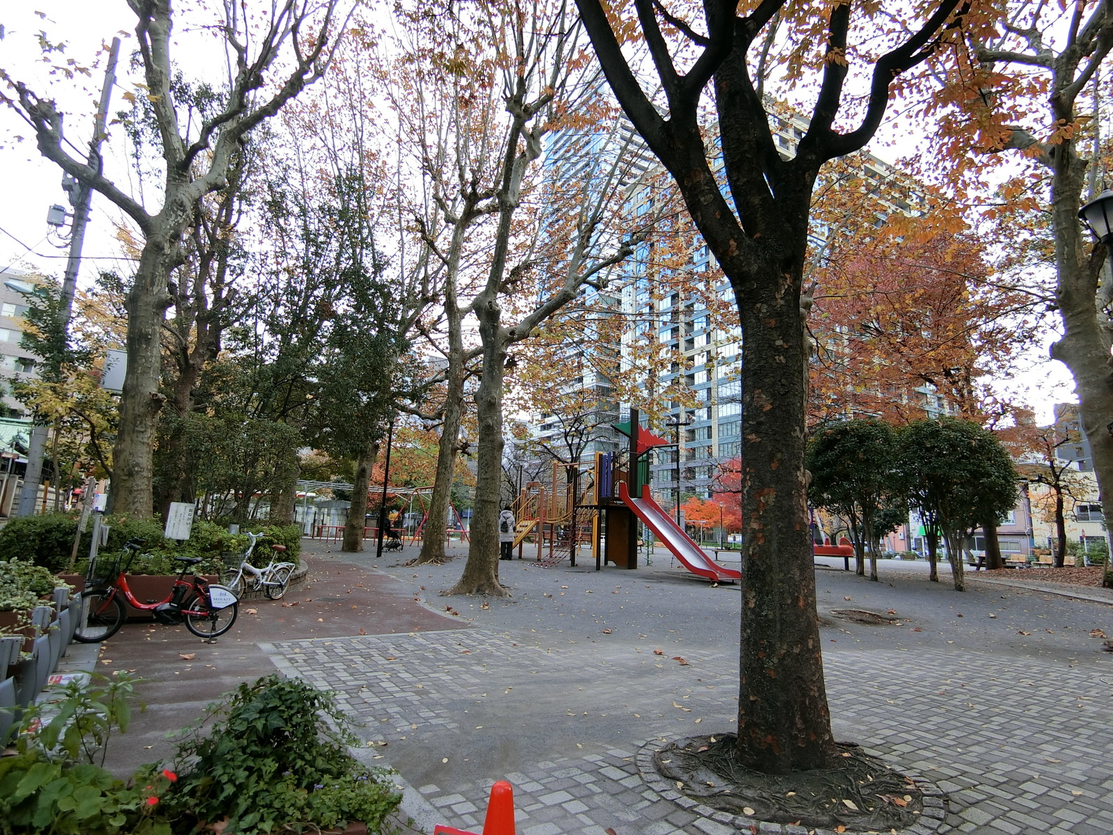 近くの鉄砲洲児童公園