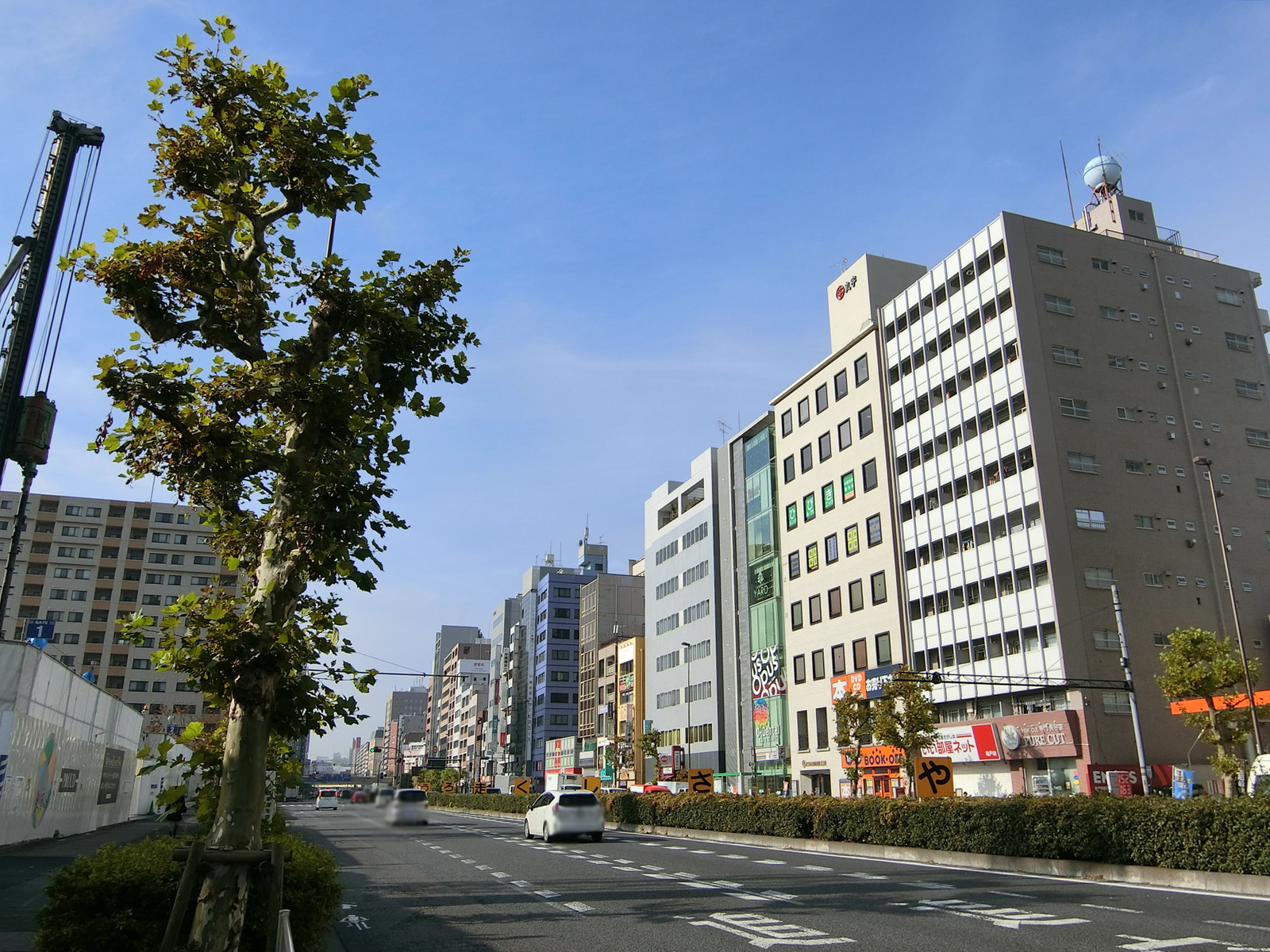 Y&S亀戸共同ビル前面の京葉道路