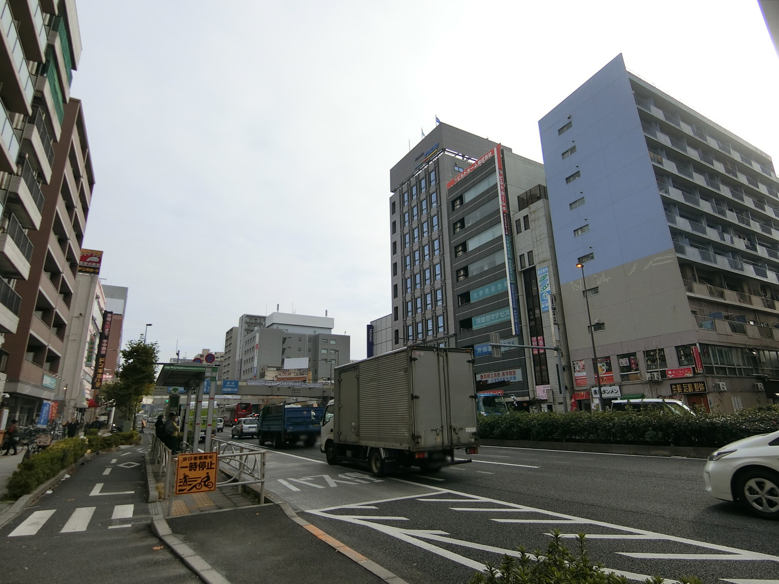 アイ・ウィステリア前面の京葉道路