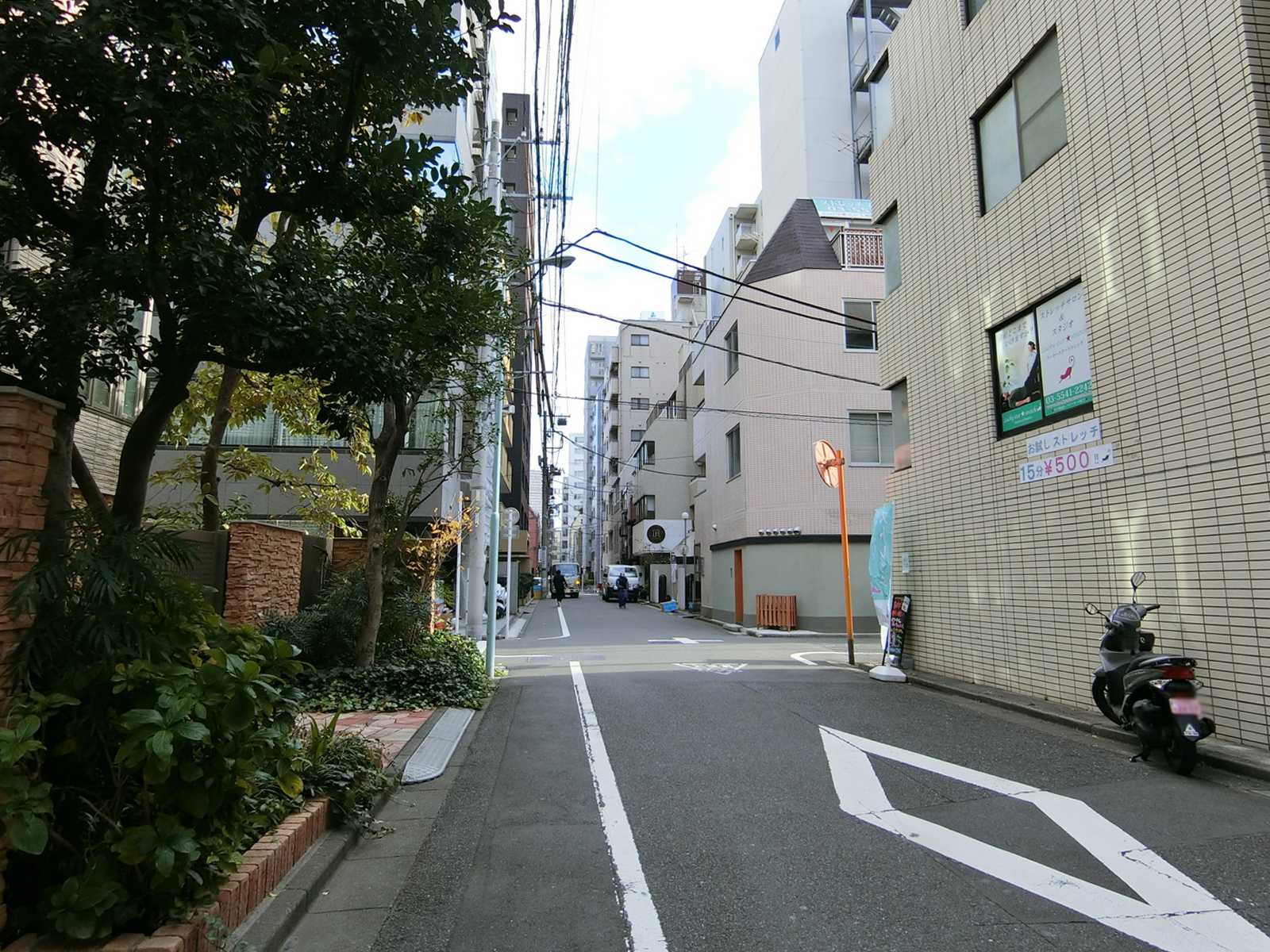 平田湊ビル前面の通り