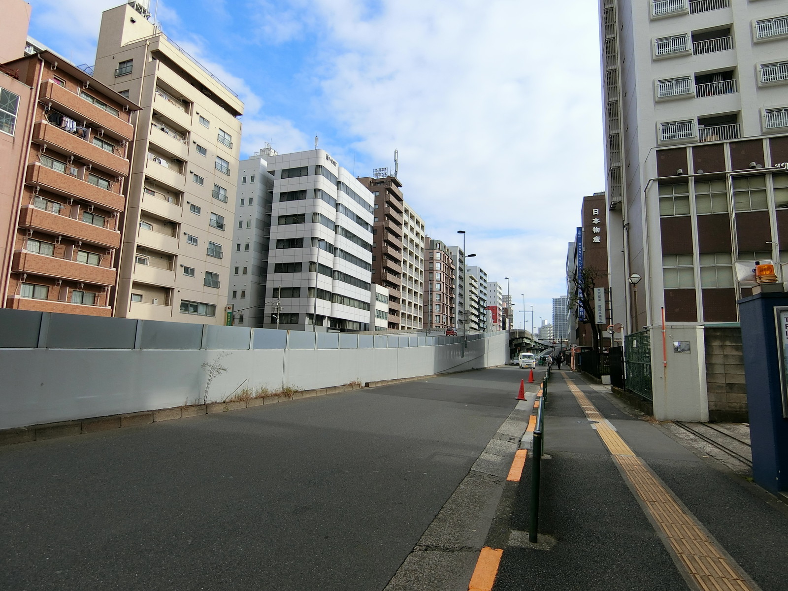 周辺のオフィス街の様子