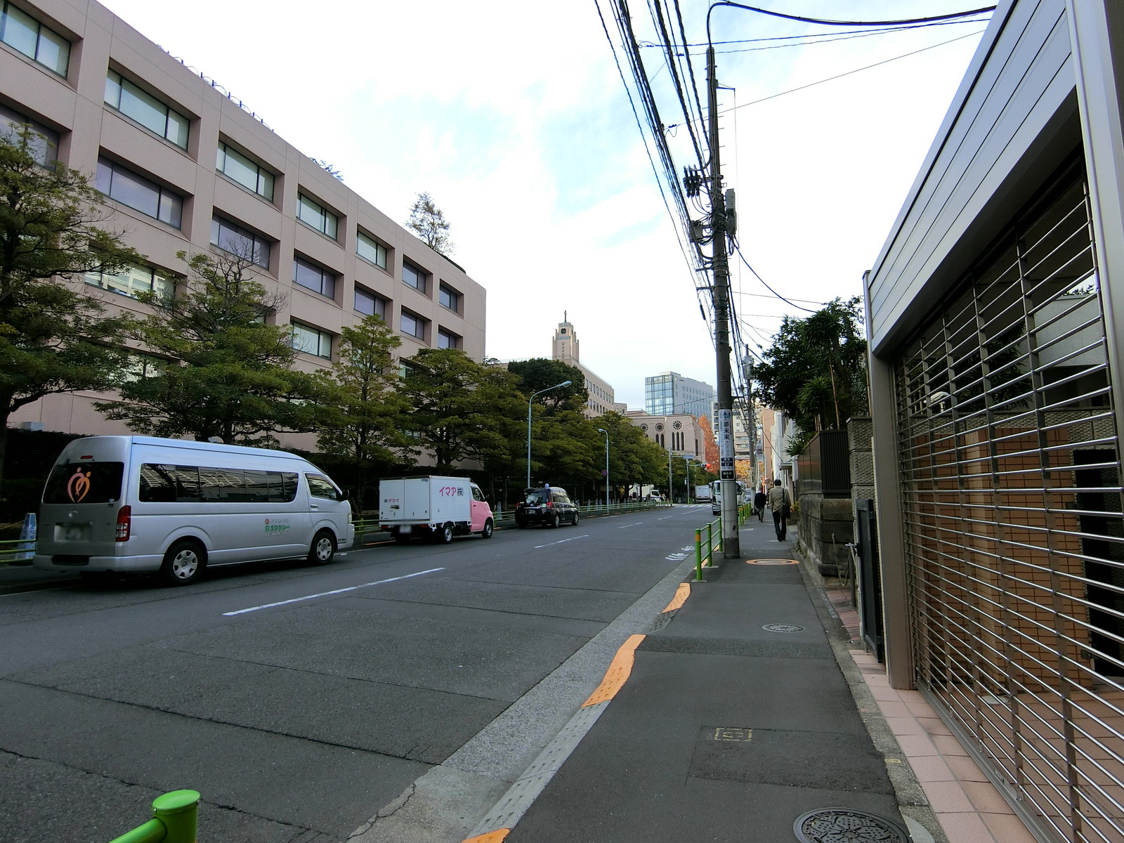 横山ビル前面の通り