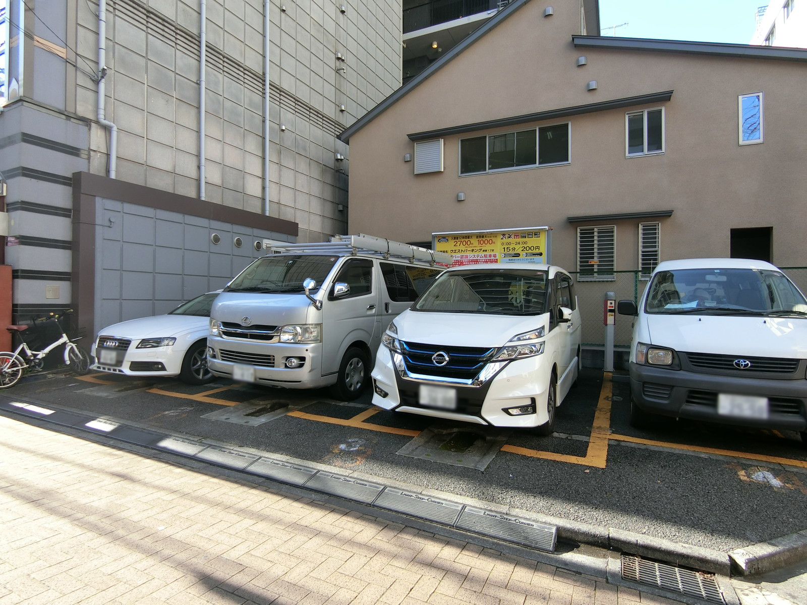 隣のコインパーキング