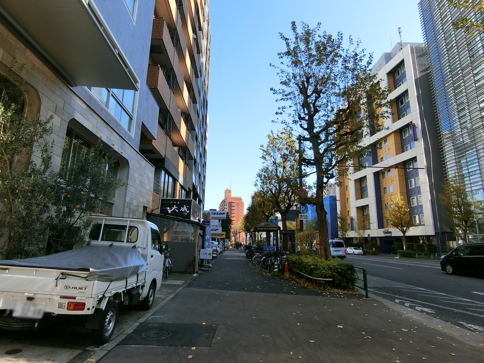 武蔵屋スカイビル前面の歩道