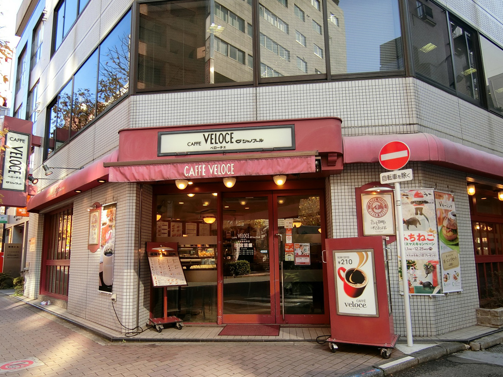 近くのカフェ・ベローチェ