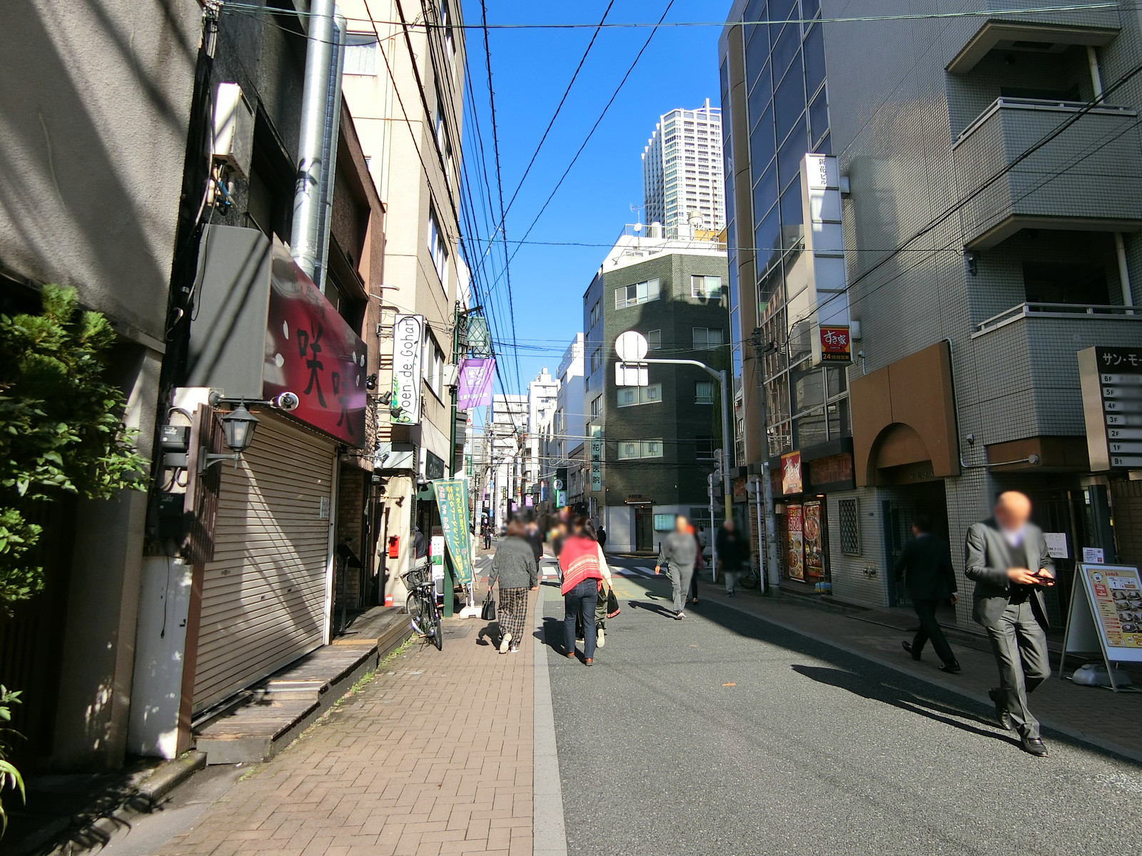 ISビル前面の通り