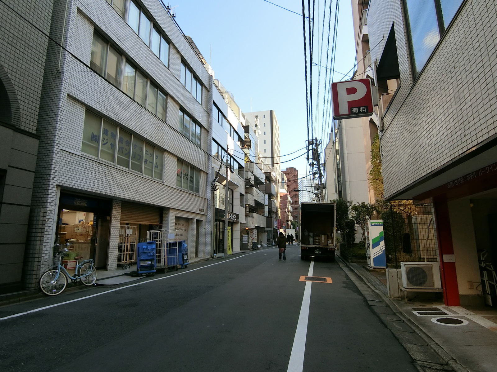BN御苑ビル前面の通り