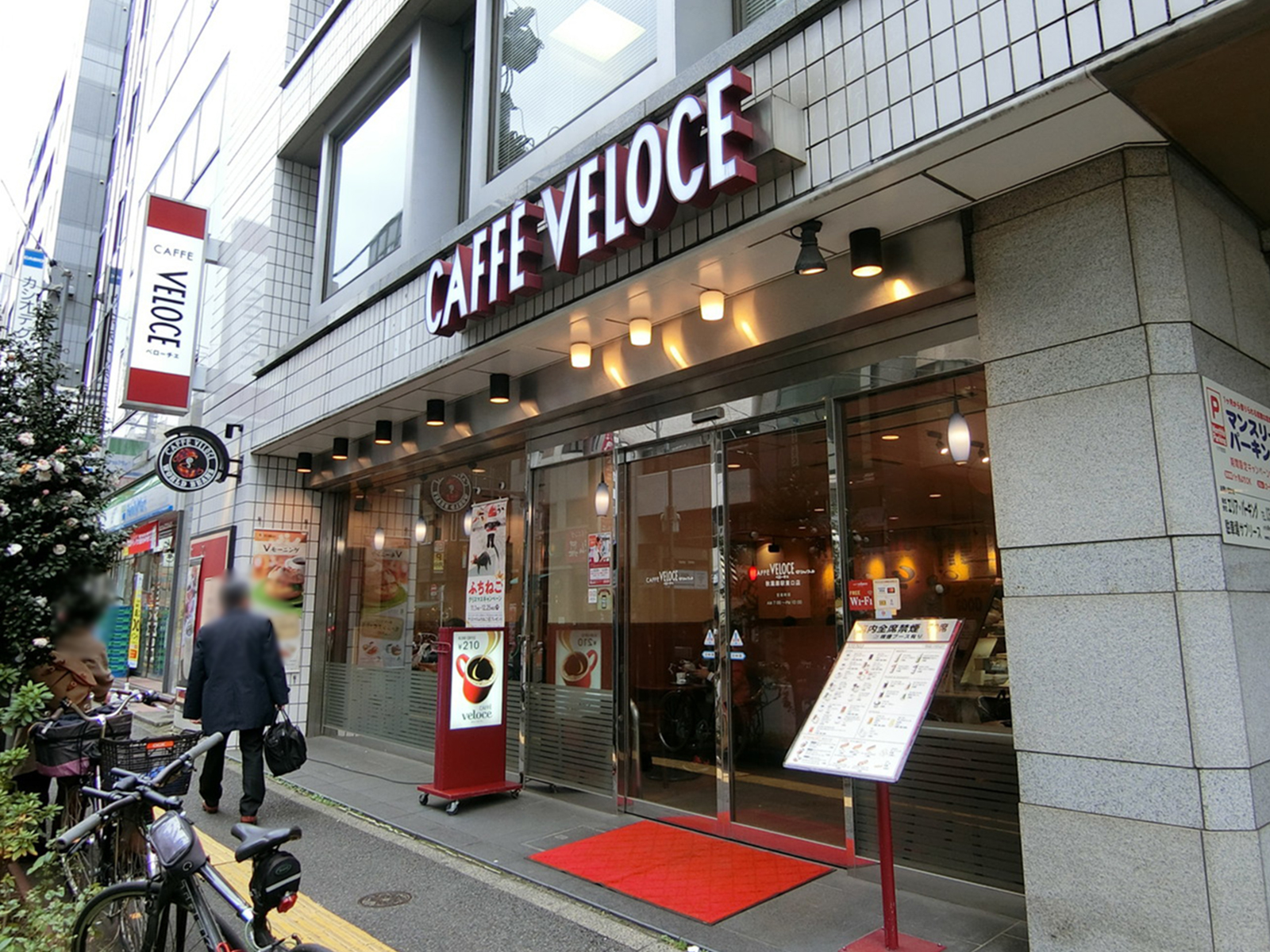 徒歩2分のカフェ・ベローチェ