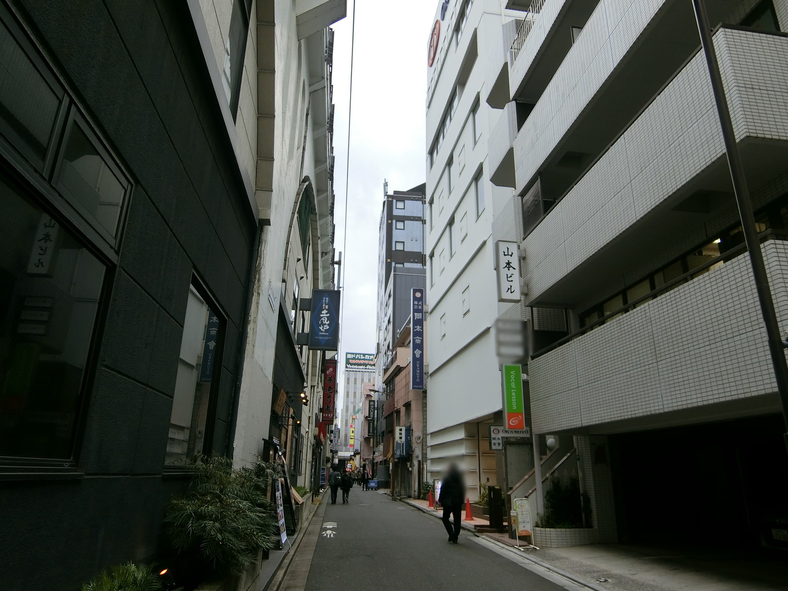 山本ビル前面の通り