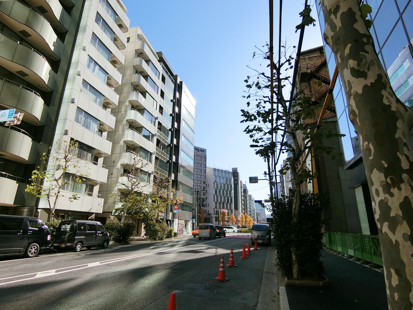 翔和須田町ビル前面の通り