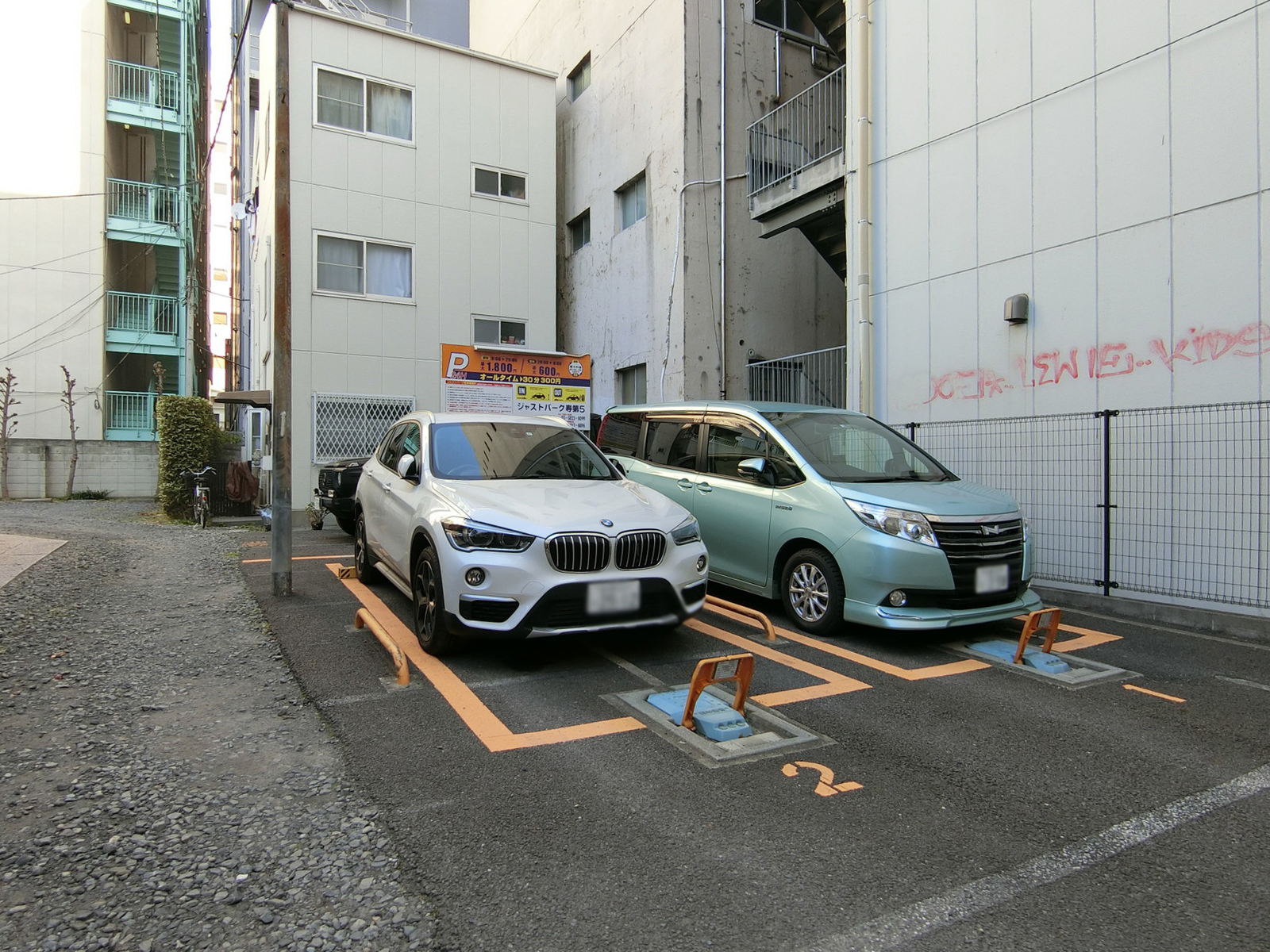裏手にあるコインパーキング