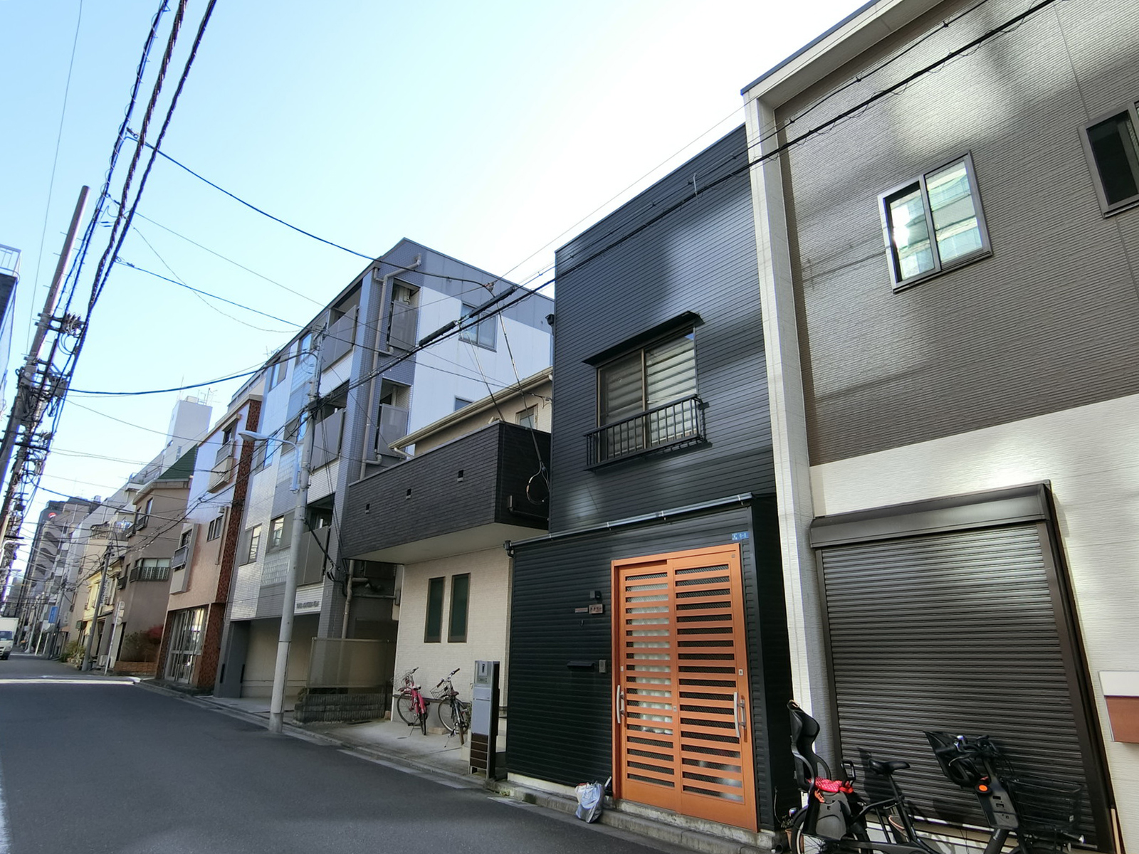 周辺は住宅街