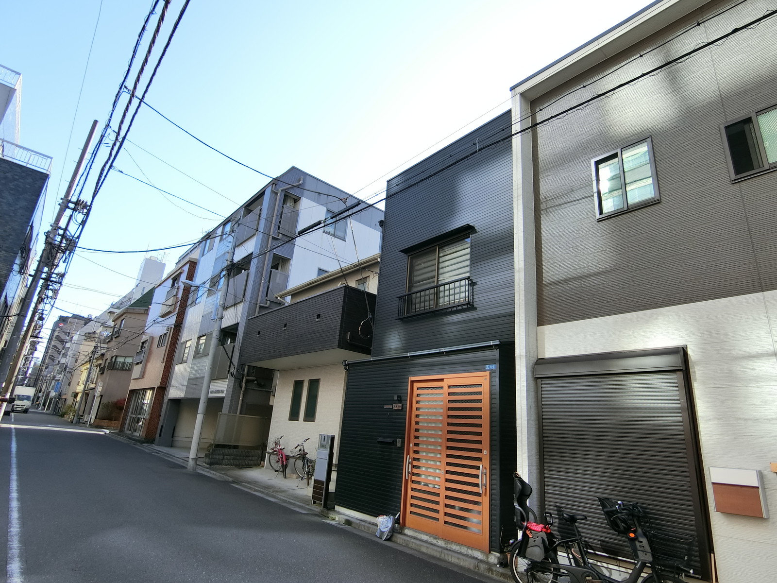周辺は住宅街