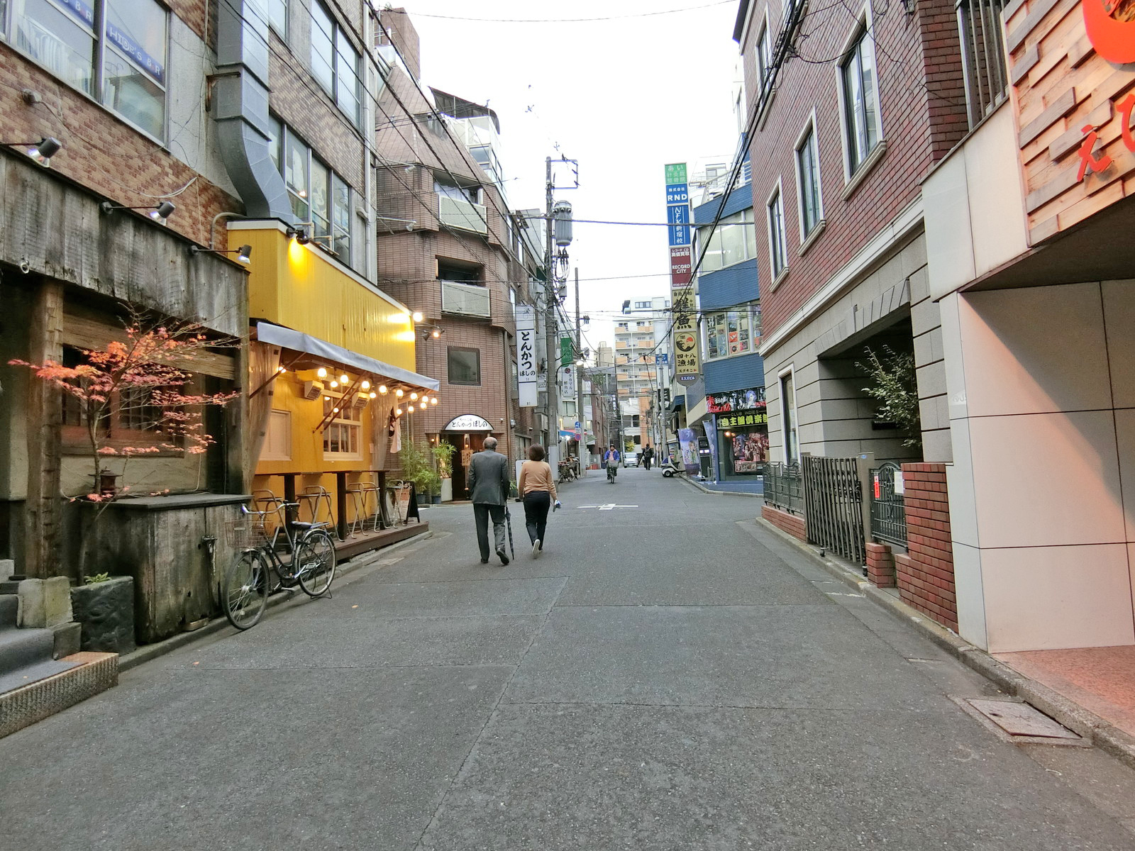 東宝観光ビル前面の通り