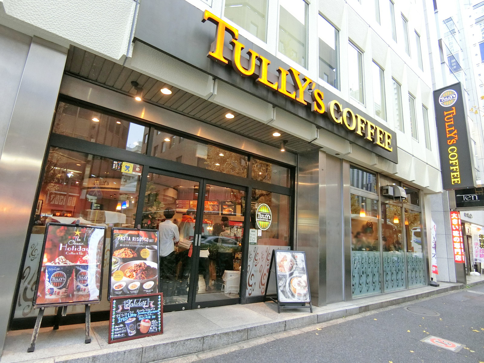 徒歩1分のタリーズコーヒー新宿小滝橋通り店