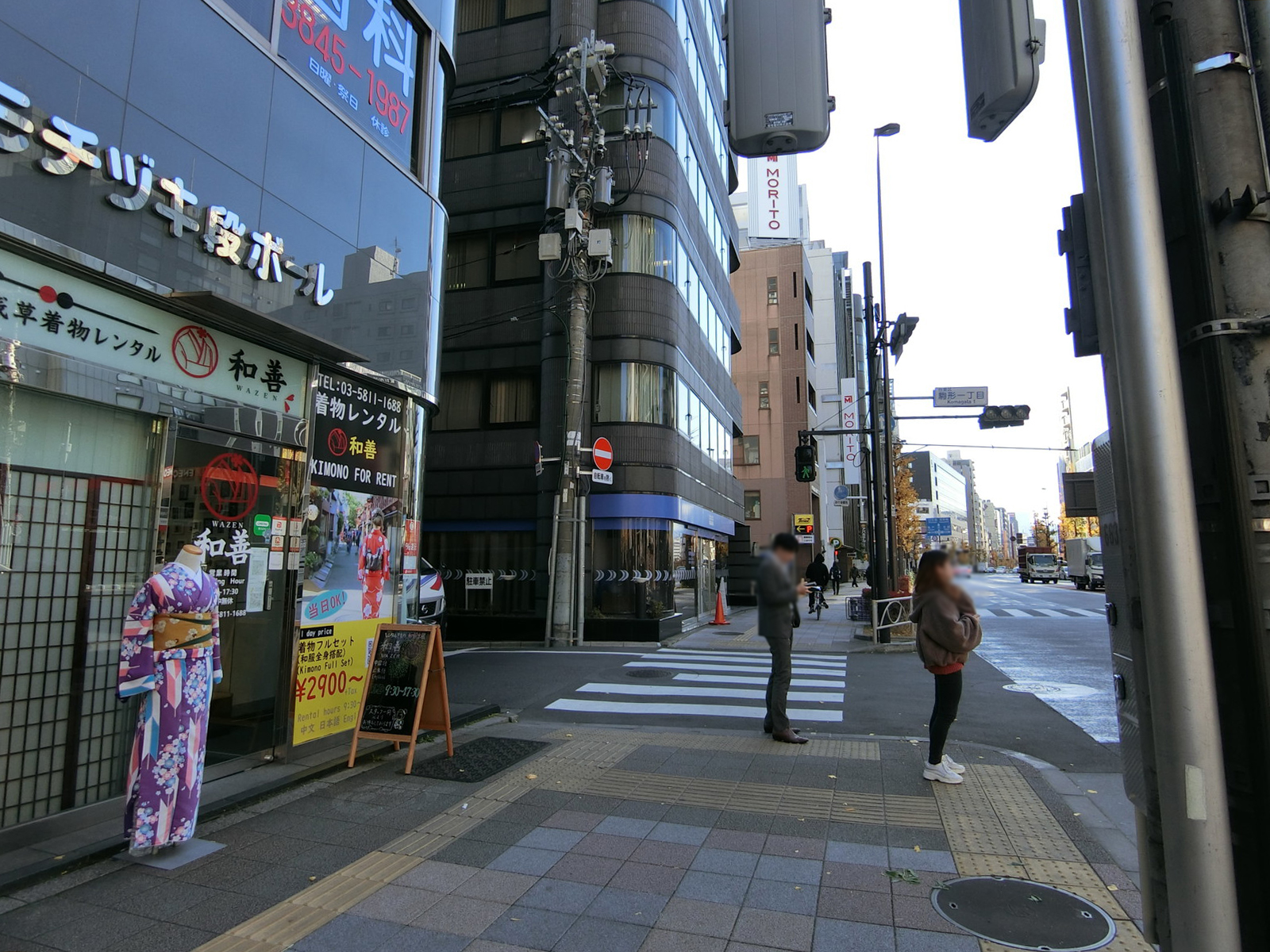 モチヅキビル前面の通り