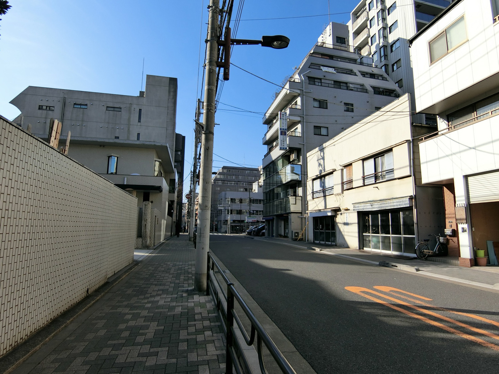 コスモス蔵前4ビル前面の通り