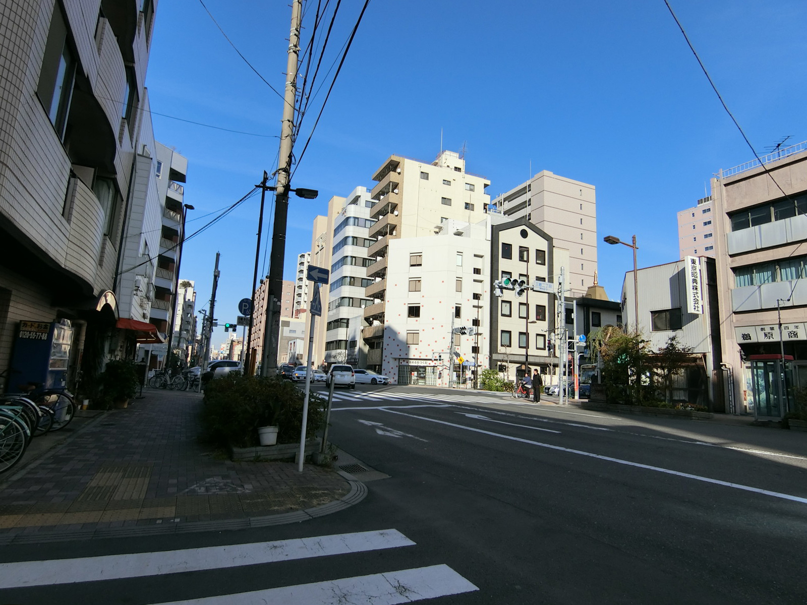 周辺のオフィス街の様子
