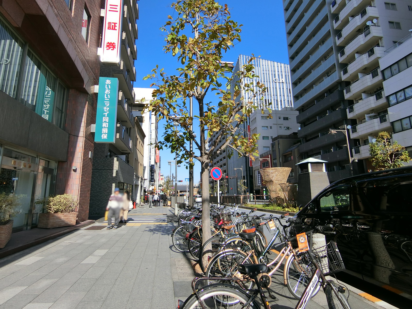 明祐ビル前面の通り