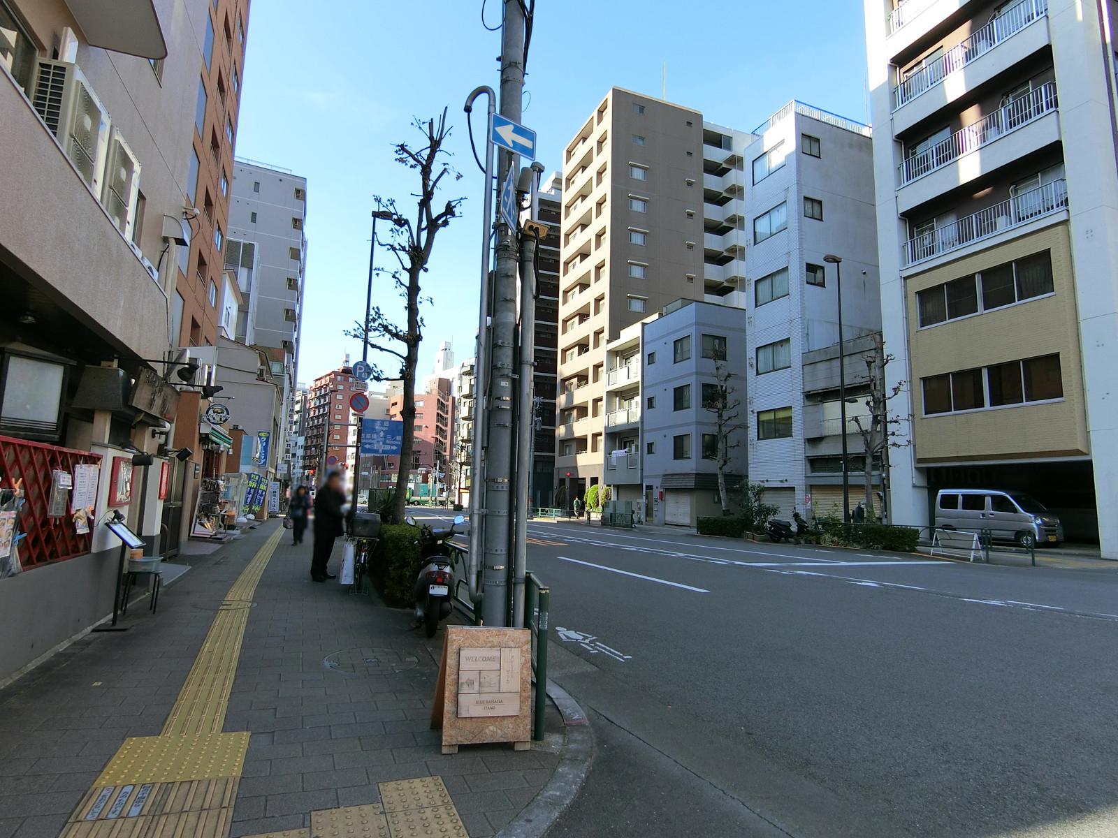 オフィス前面の通り