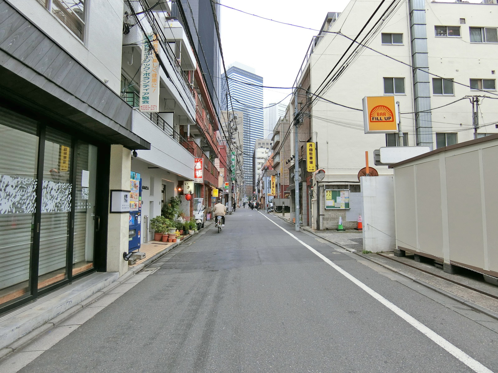 NAビル前面の通り