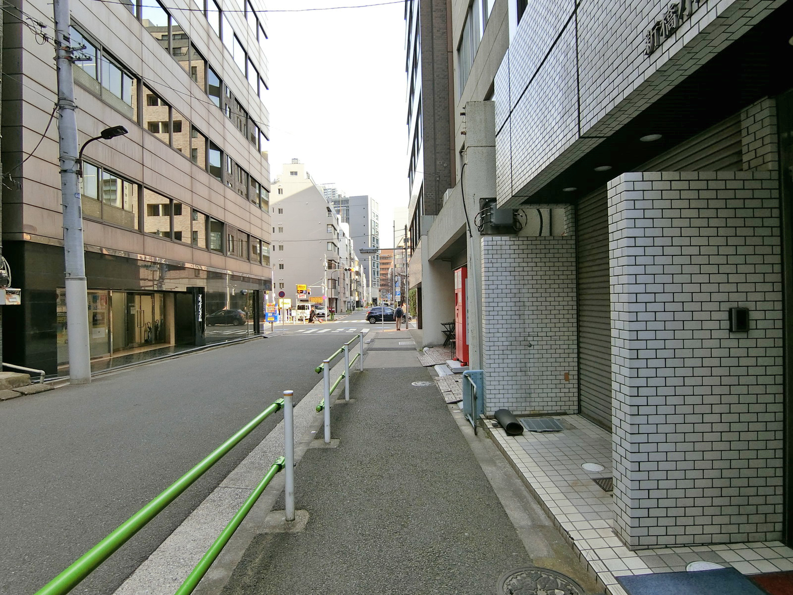 津田ビル前面の通り