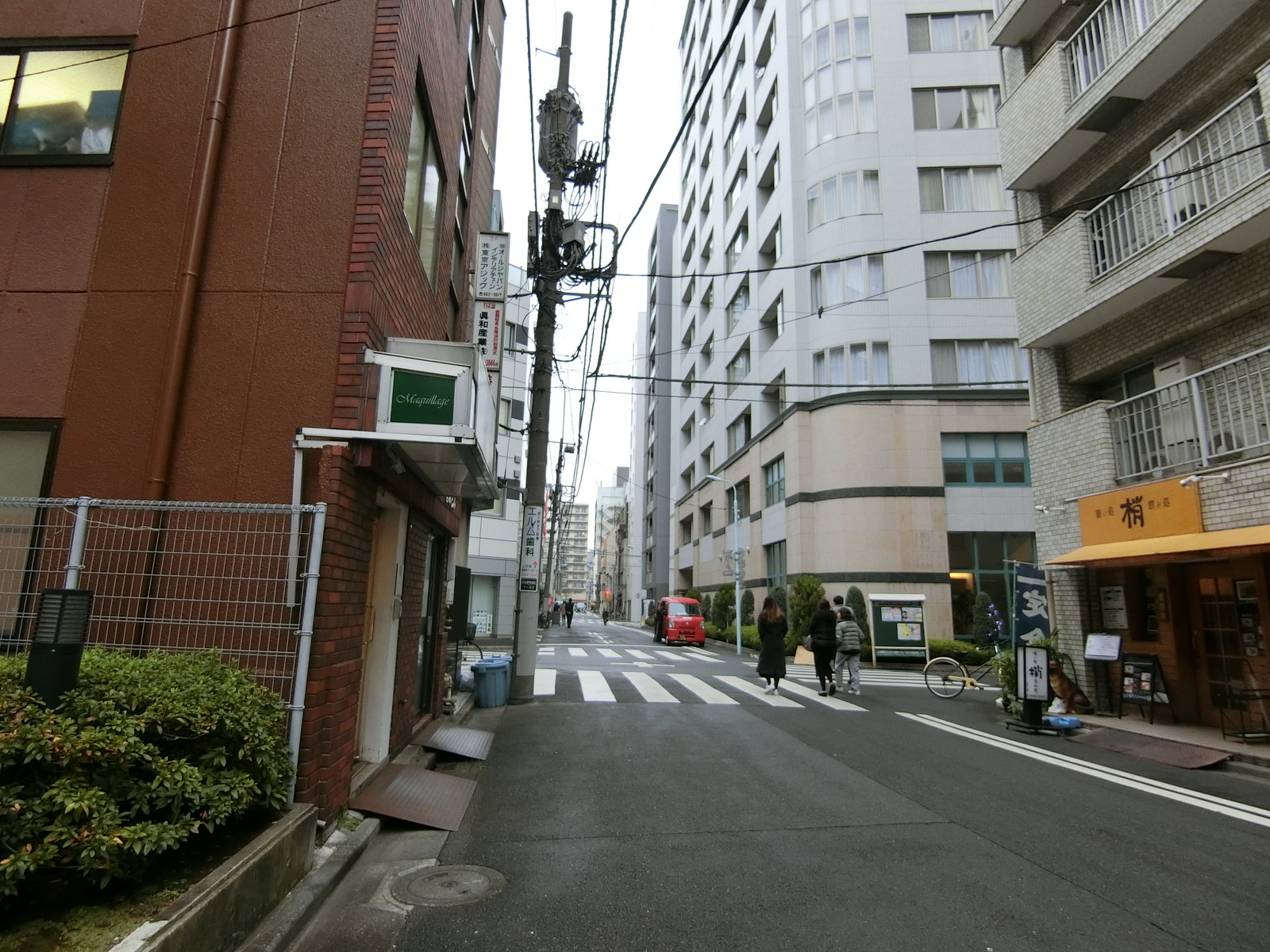 共和ビル前面の通り
