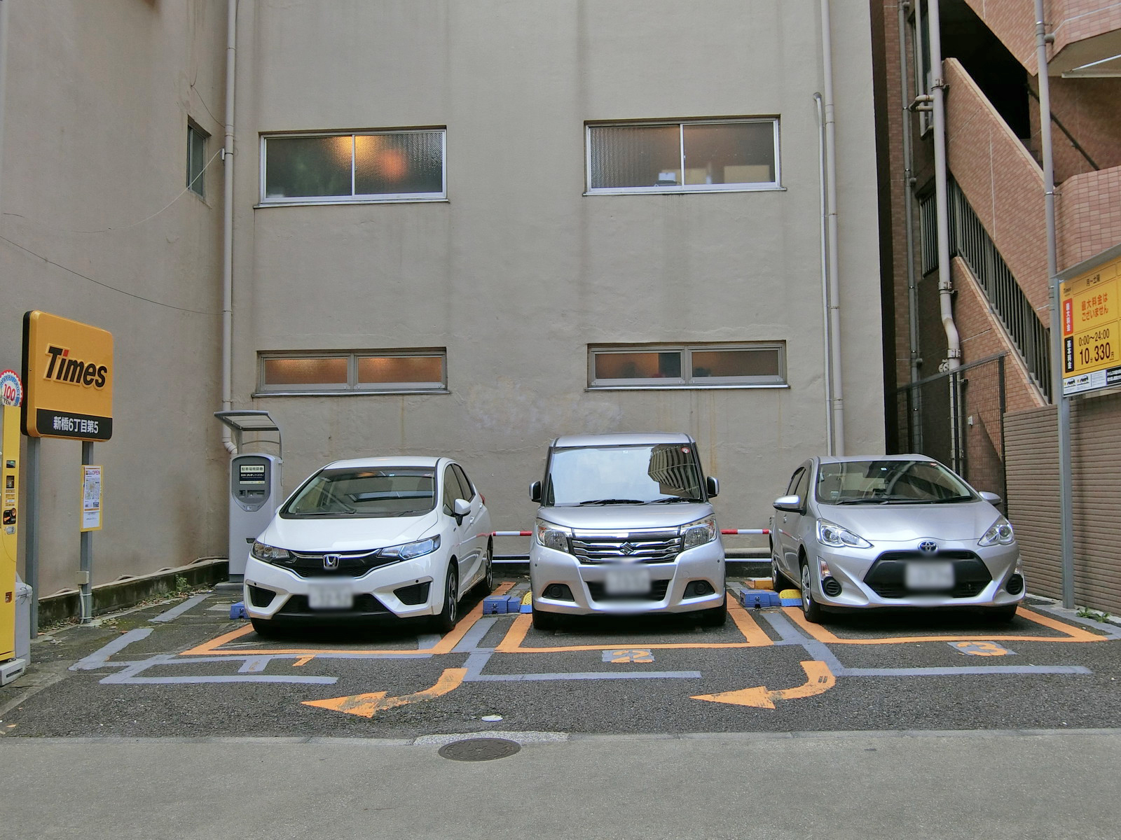 隣のコインパーキング