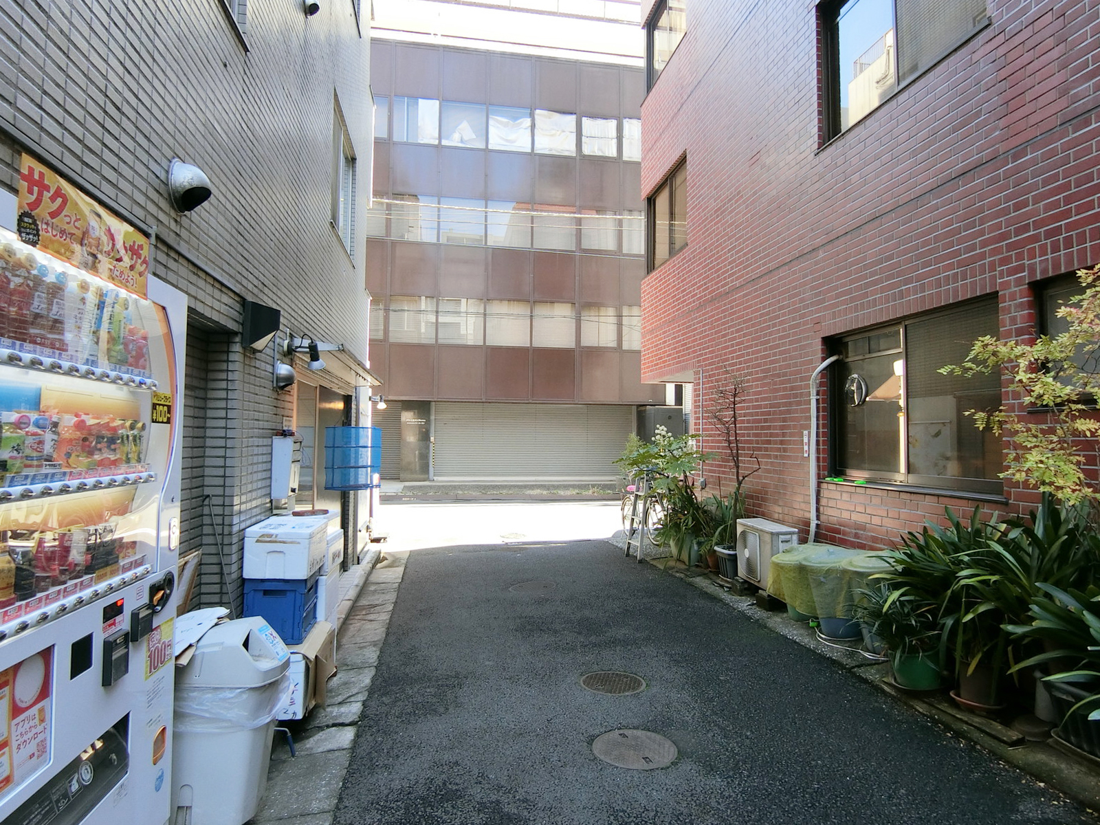 清水ビル前面の通り
