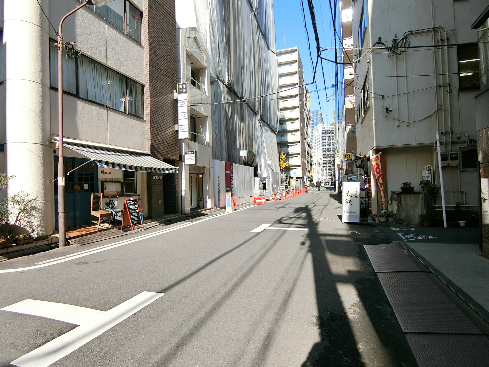 荻原ビル前面の通り