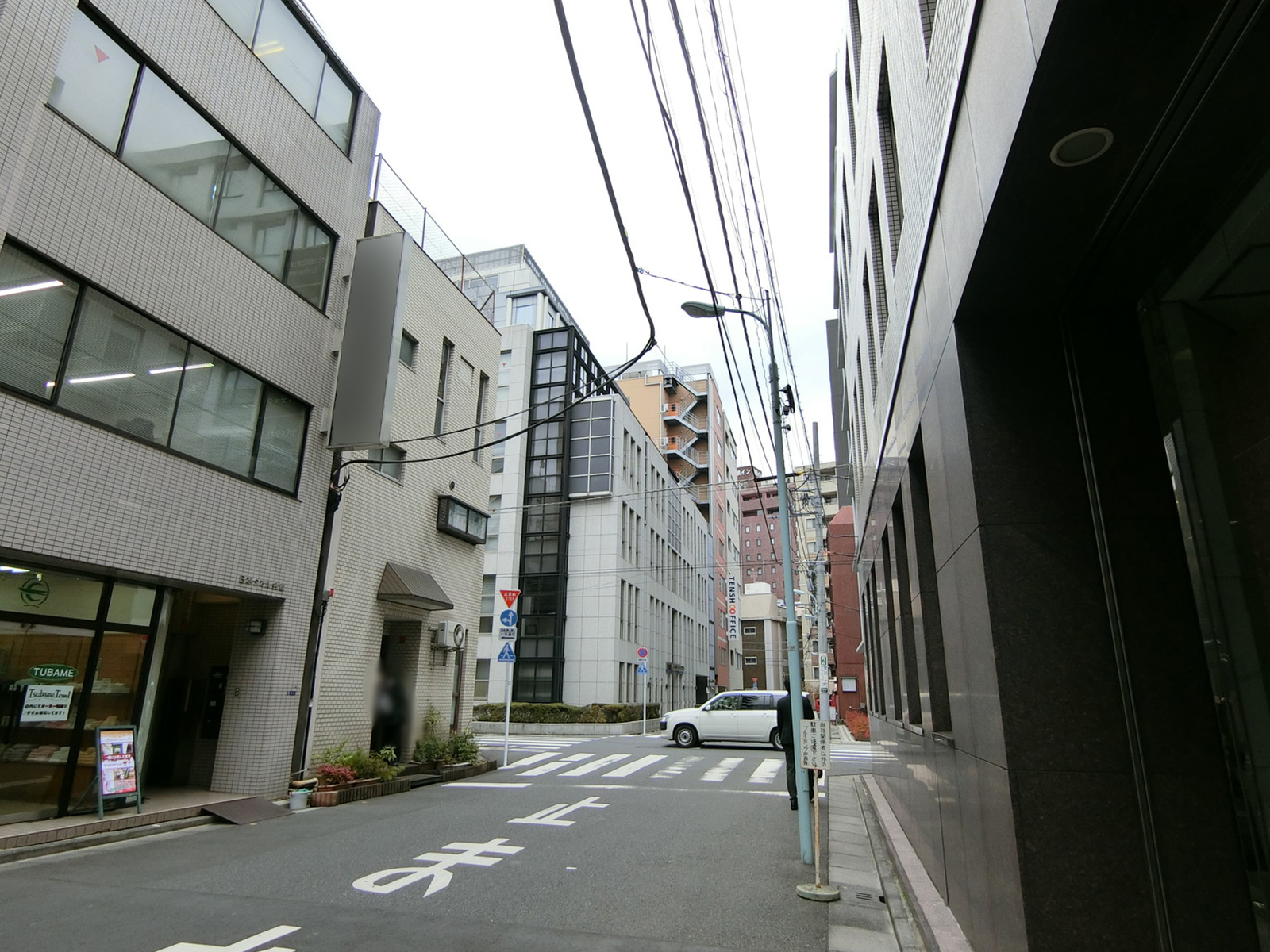 日本タオル会館前面の通り