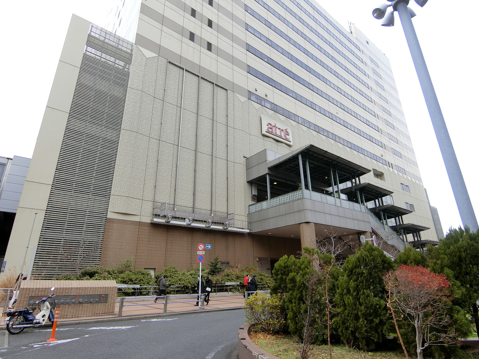 最寄りの「恵比寿駅」