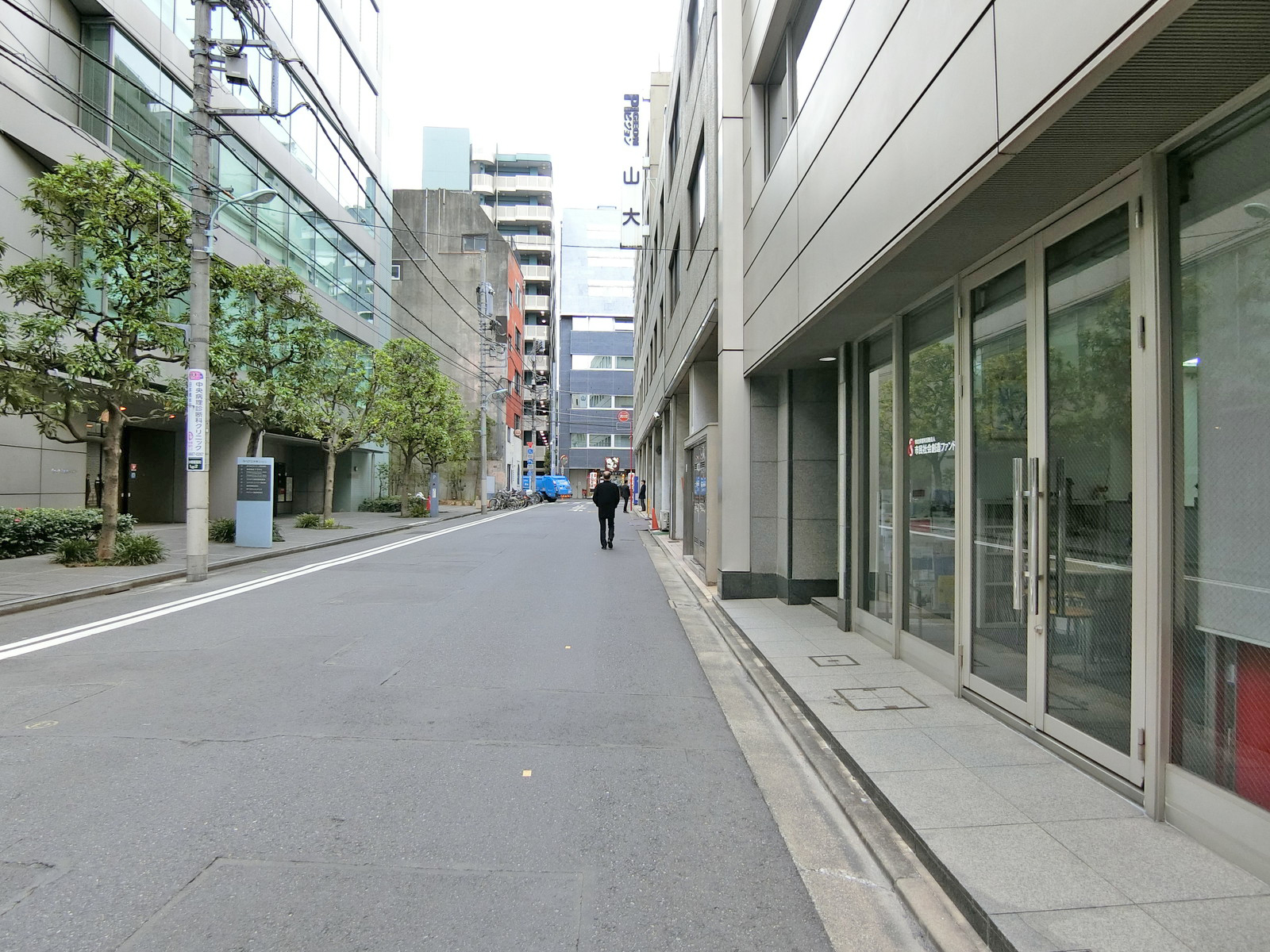 日本橋MIビル前面の通り