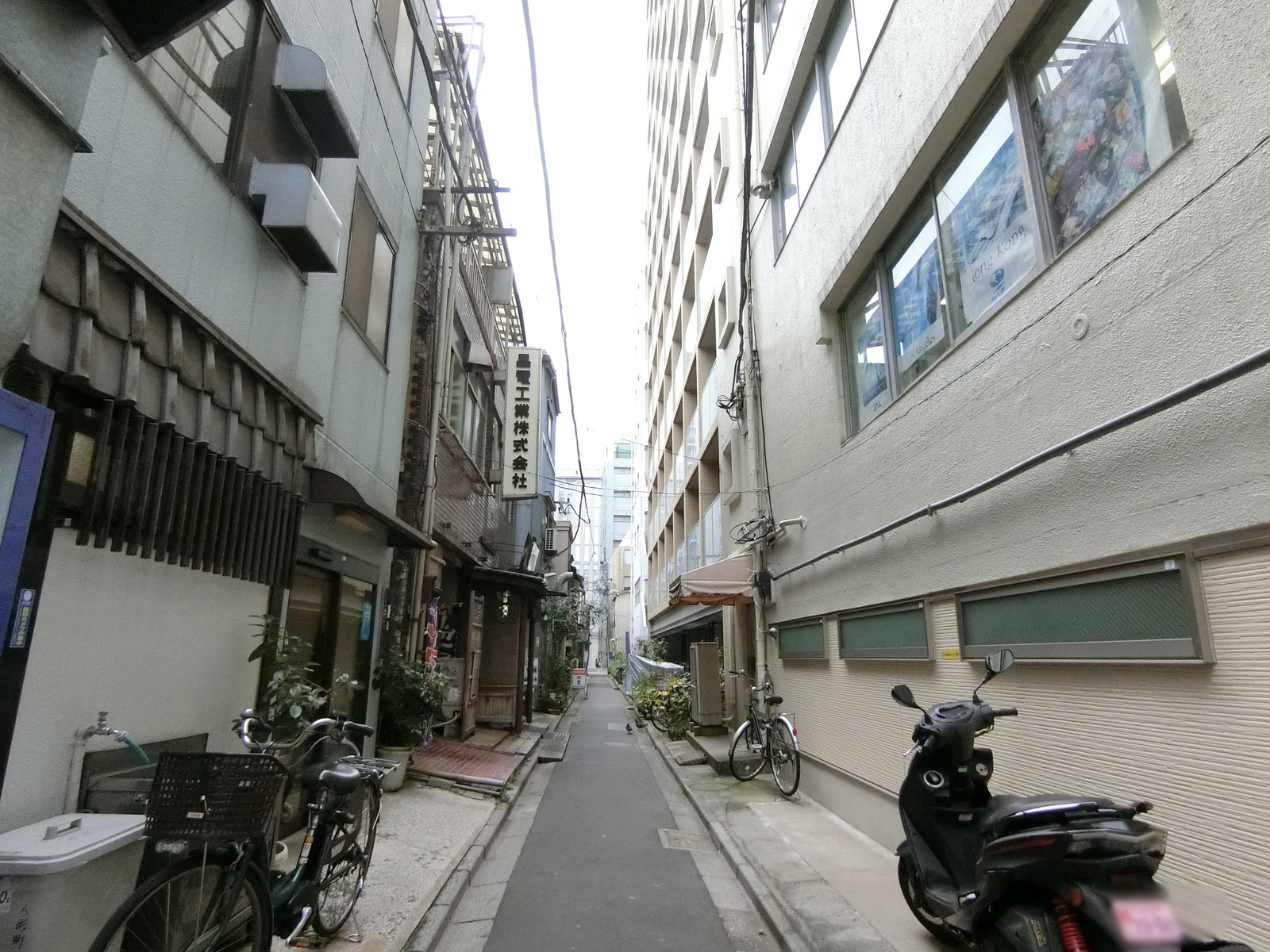 TYビル前面の通り