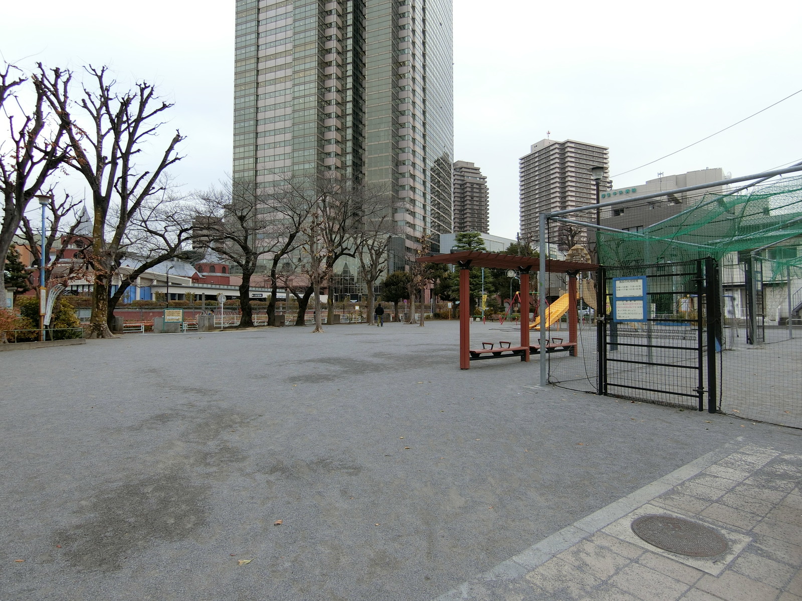 向かいの恵比寿南一公園