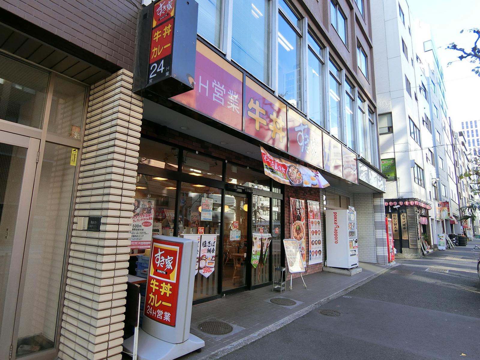 徒歩1分のすき家 芝4丁目店