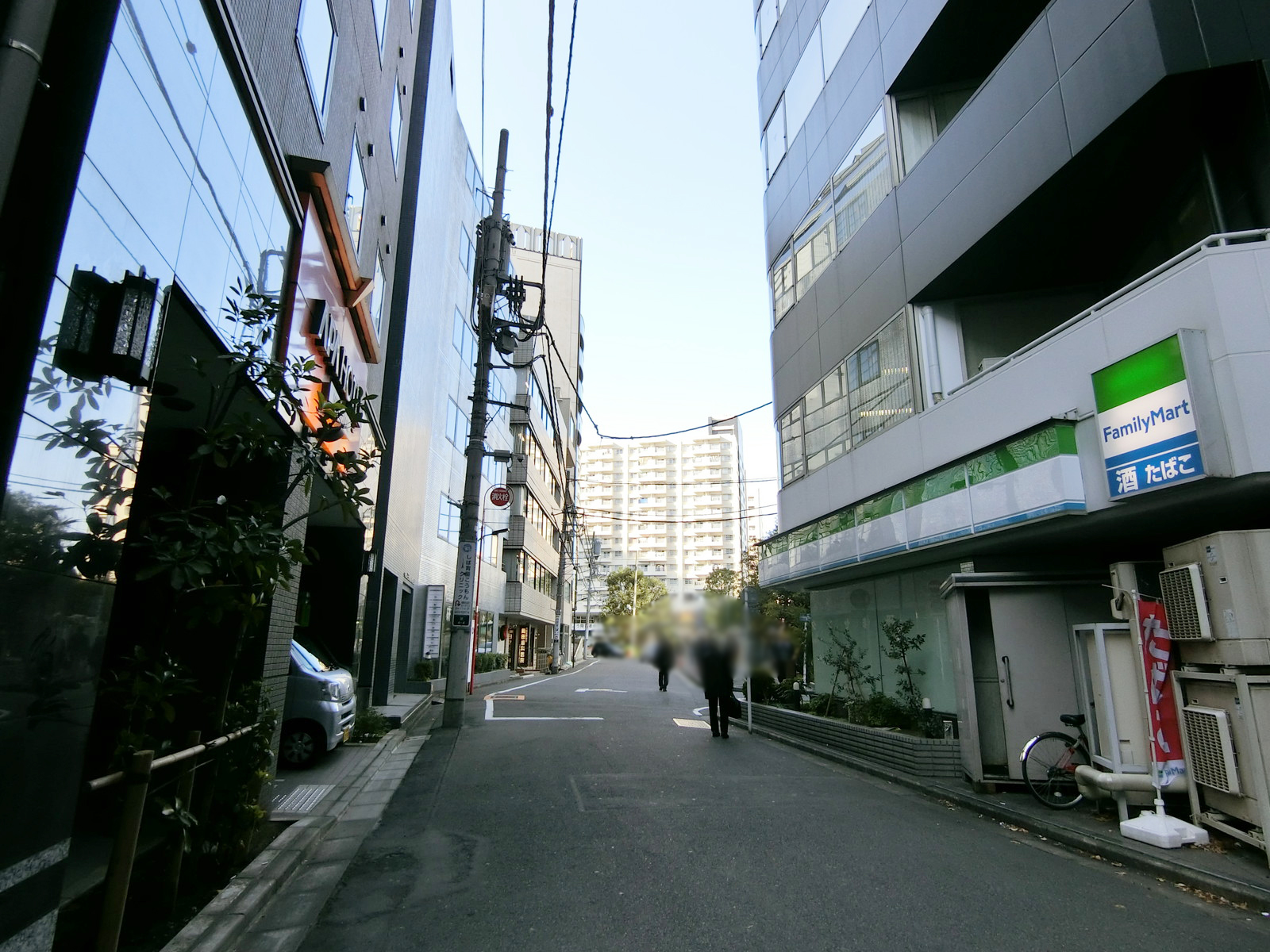 三田労働基準協会ビル前面の通り