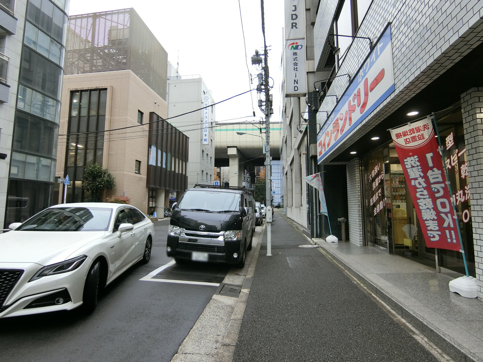 カネトモビル前面の通り