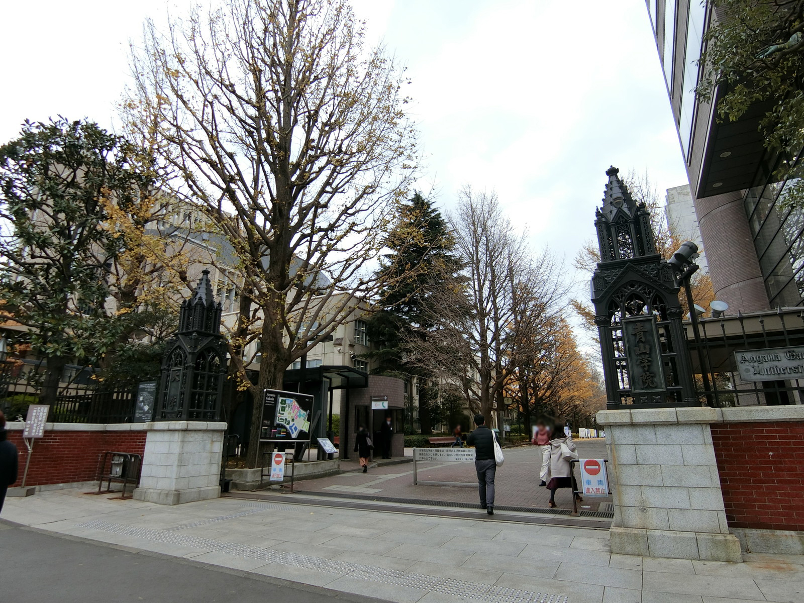 青山学院大学至近の立地